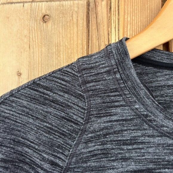 Lululemon Dark Heather Gray Long Sleeve Shirt Crewneck Athletic Womens Size 6 - Picture 3 of 12